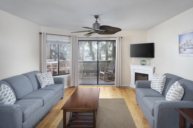 Lake View living room with a screened in porch access