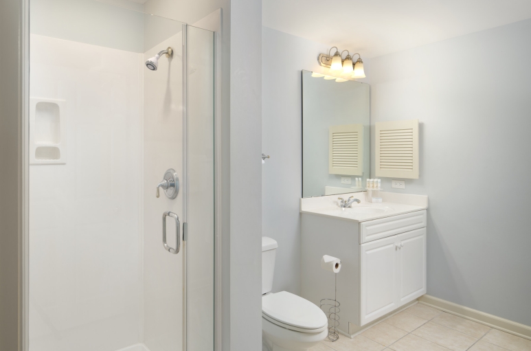 Margate tower bathroom with a stand-up shower