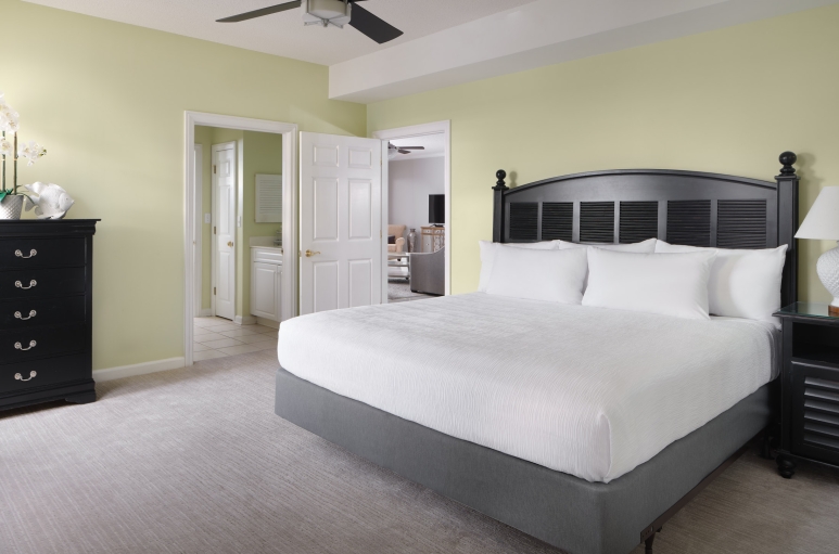 Margate king bedroom with bathroom