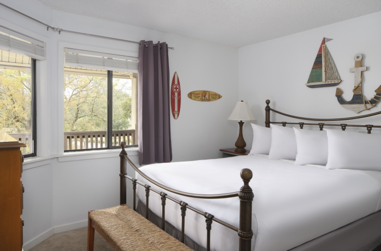 Arrowhead Court bedroom