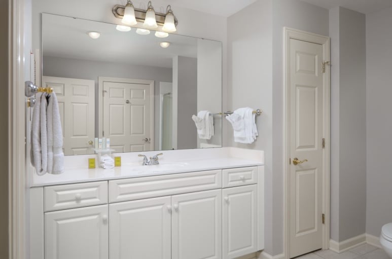 Royale Palms bathroom