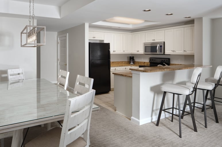 Royale Palms kitchen with a breakfast bar and dining area