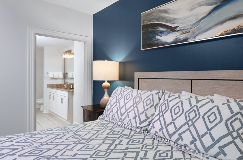 Royale Palms bedroom with bathroom