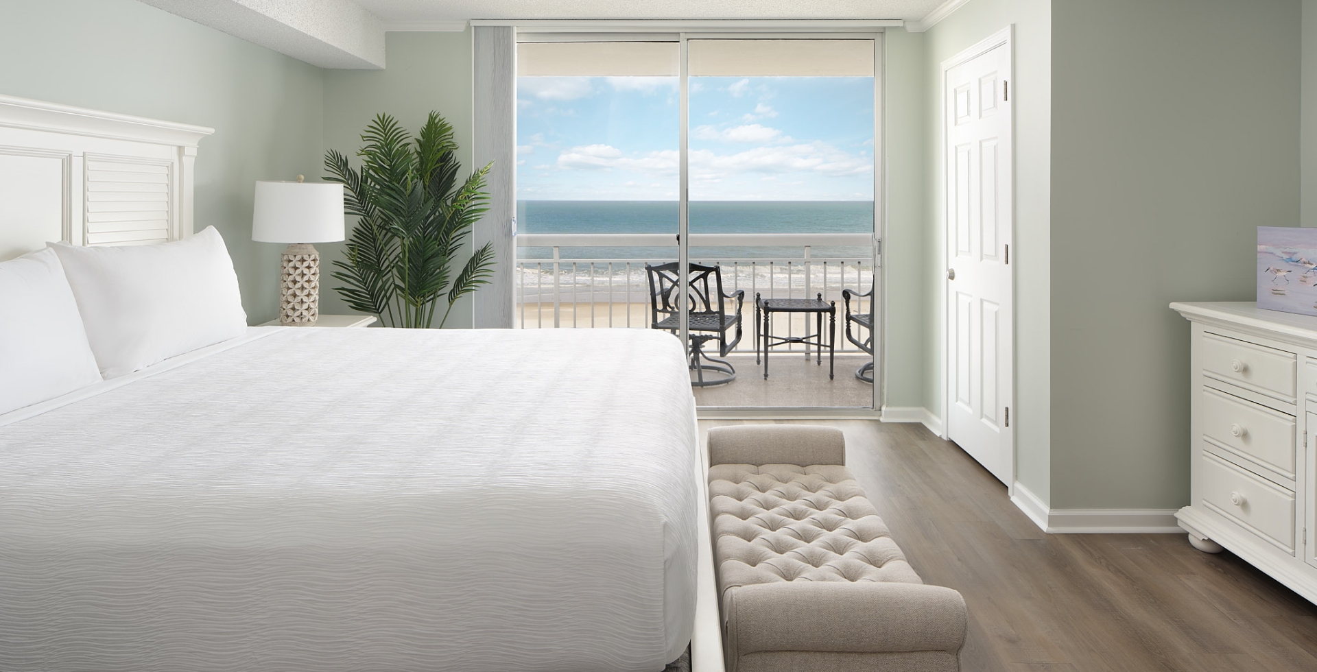 South Hampton ocean view bedroom with balcony access