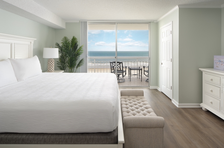 South Hampton ocean view bedroom with balcony access