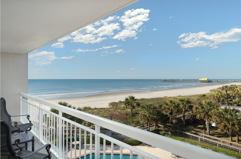 South Hampton ocean and pier view from the balcony
