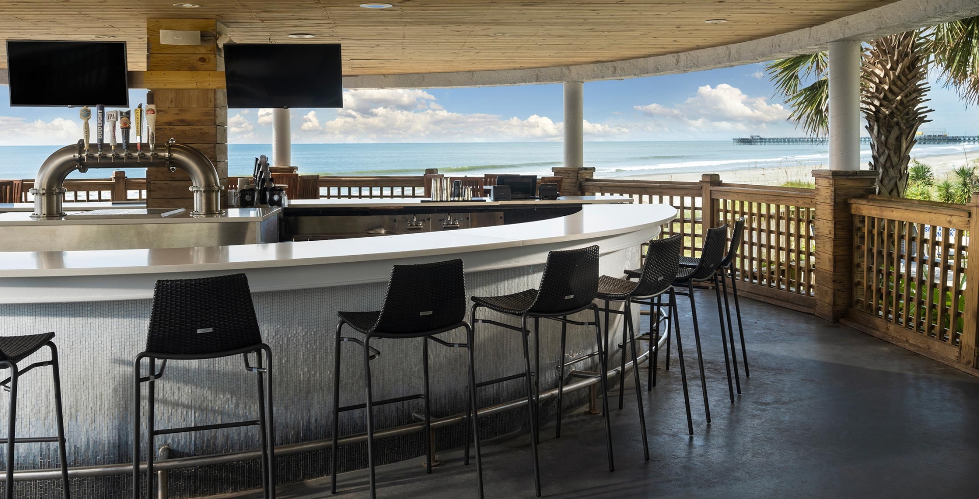 Wet Whistle bar with the beach view