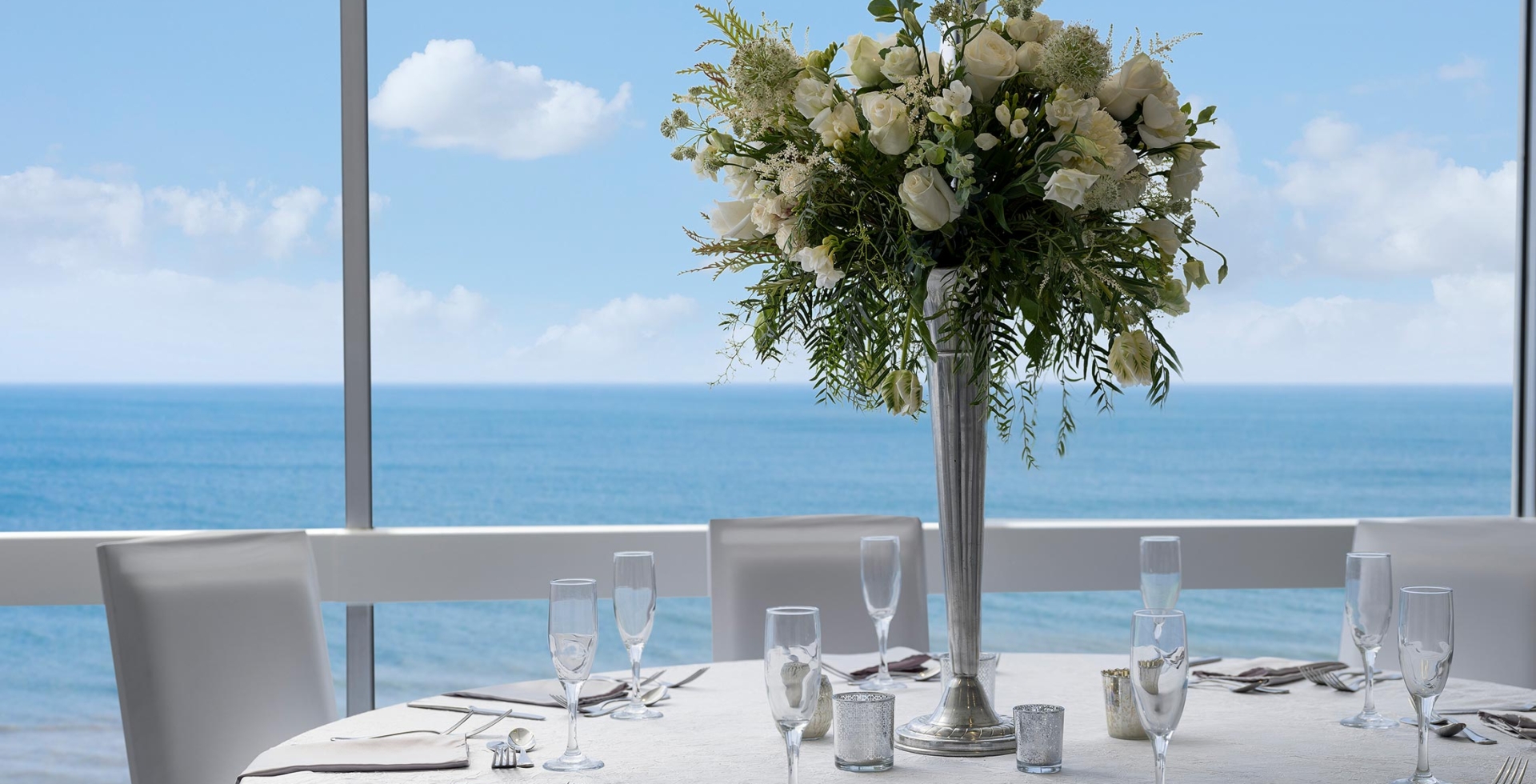 Close up of a Dunes Wedding table with ocean views