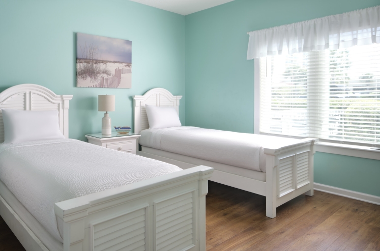 Windermere by the sea double twin bed bedroom
