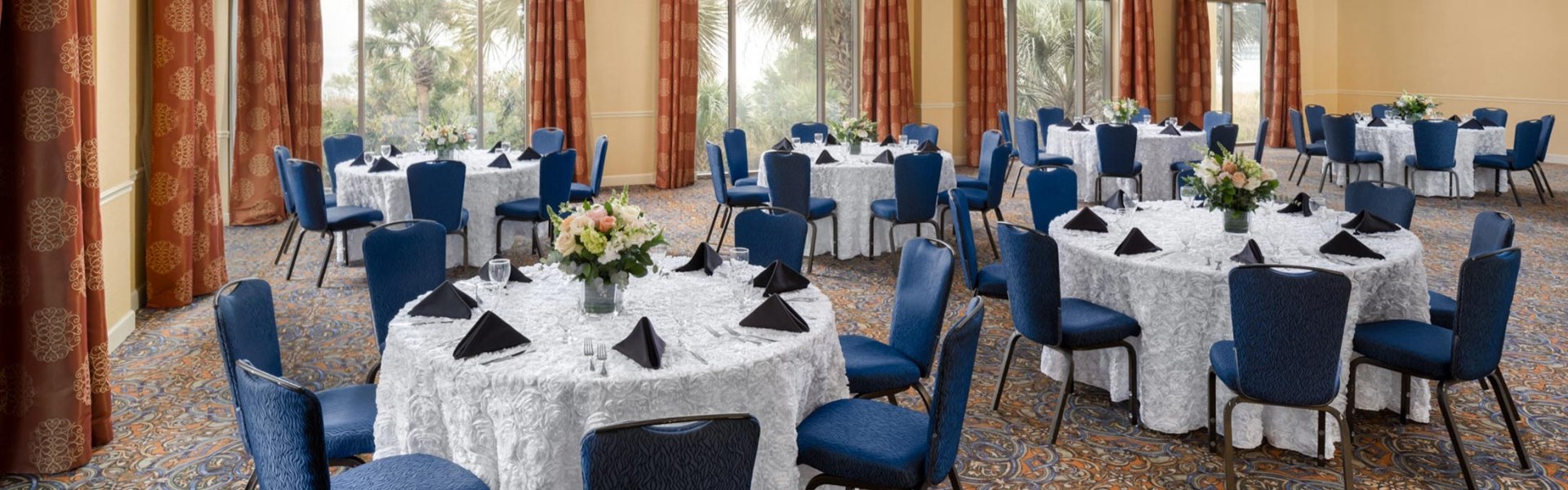 Lands End wedding setup in rounds