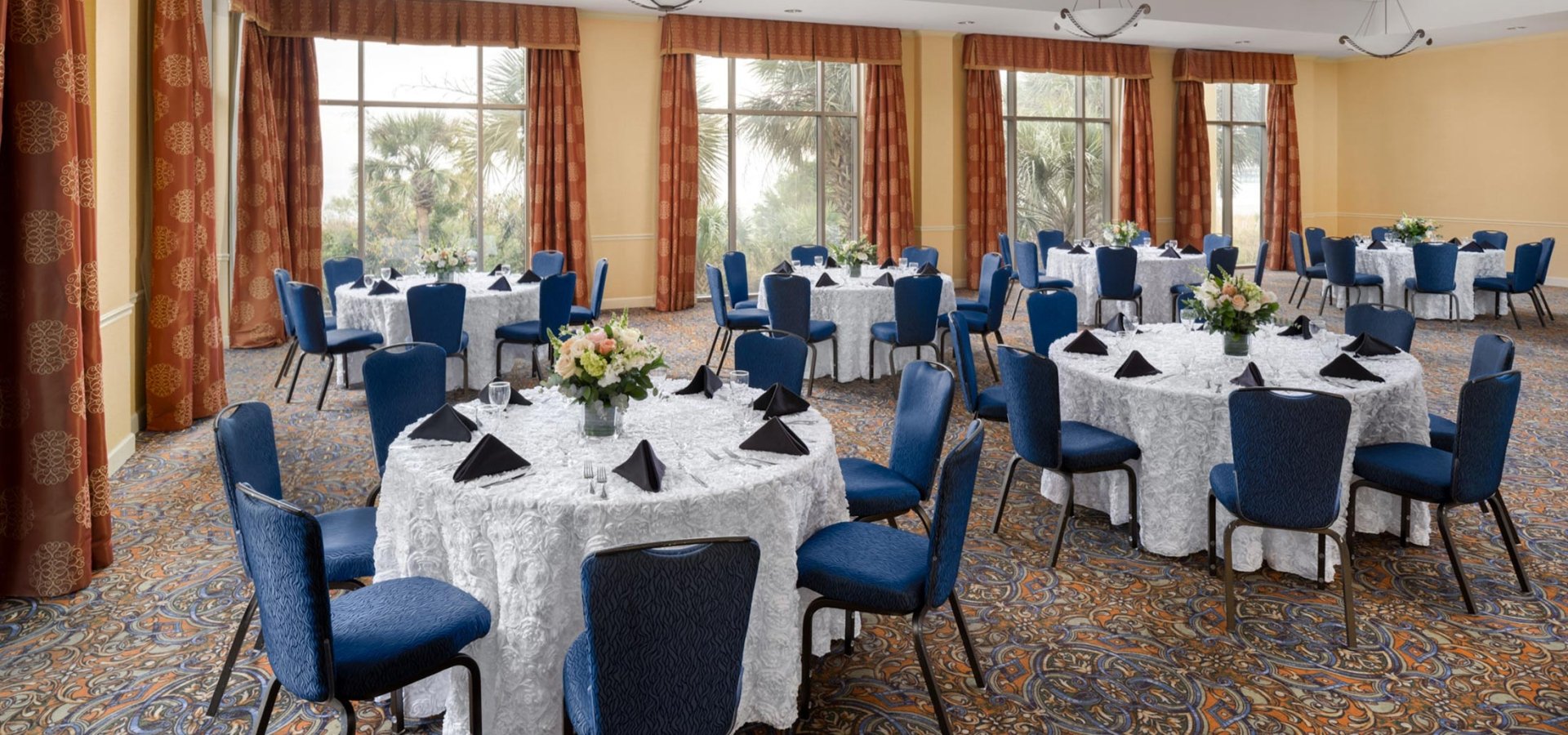 Lands End wedding setup in rounds