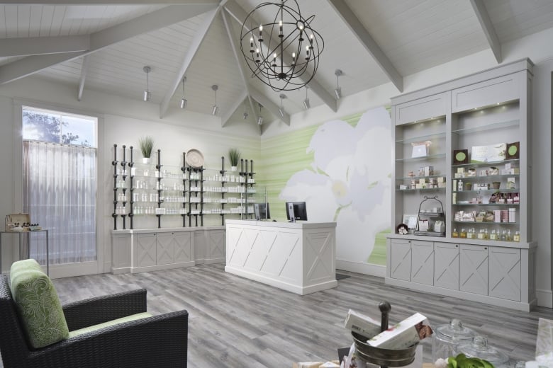 Spa33 Reception and lobby area
